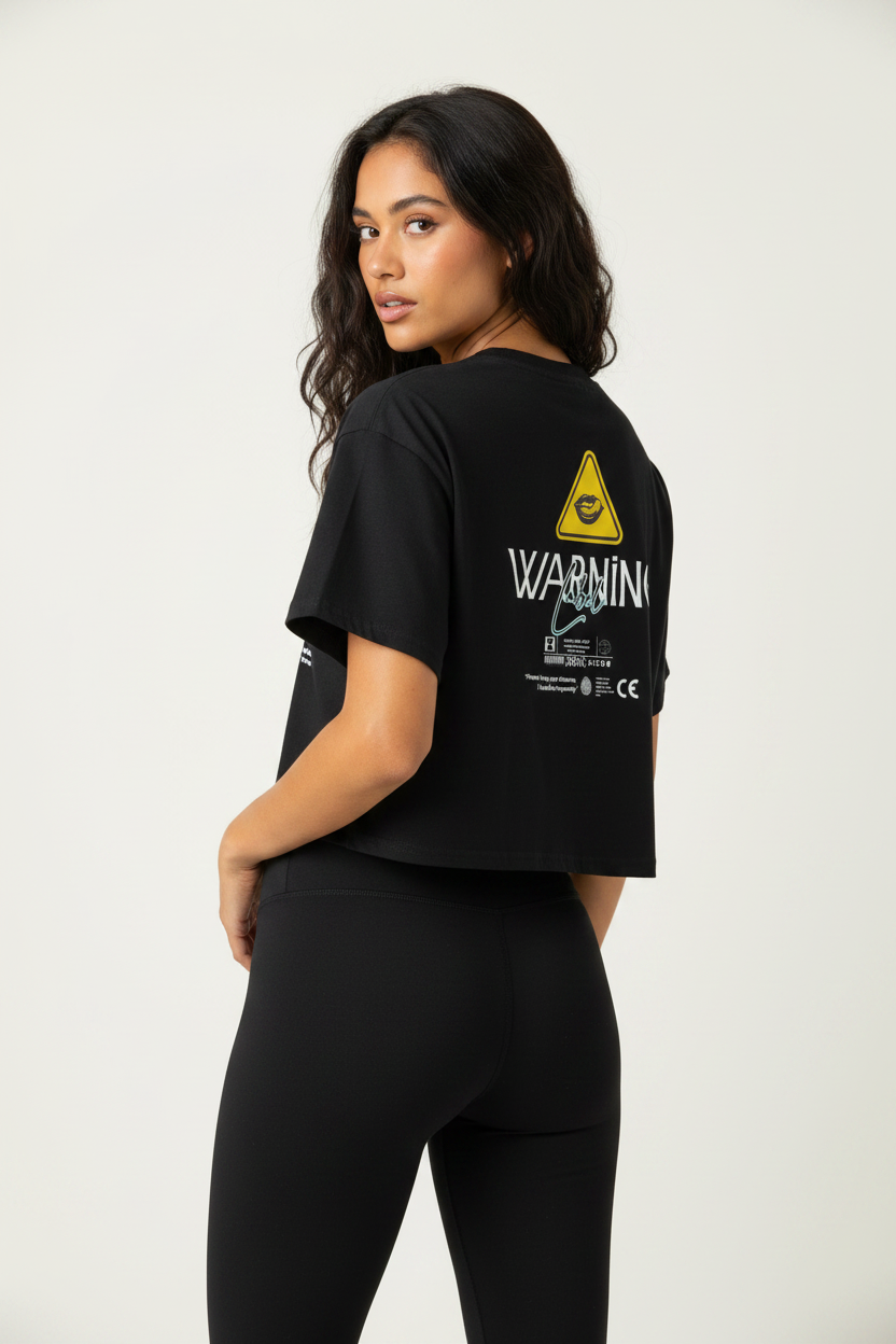 Camiseta corta con etiqueta de advertencia | Ropa urbana de coche para mujer